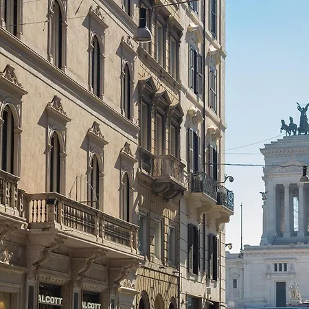 Amazing Piazza Venezia Suites-3